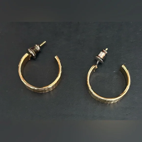 VINTAGE GOLD TONE EARRINGS THREE PAIRS - Picture 5 of 8